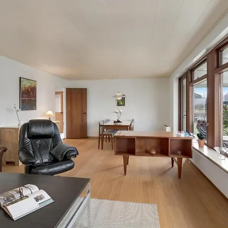 3 Bedroom Beautiful In בית נופש *