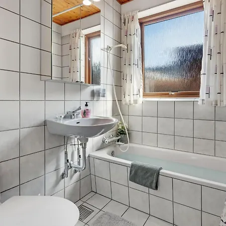 3 Bedroom Beautiful In בית נופש *